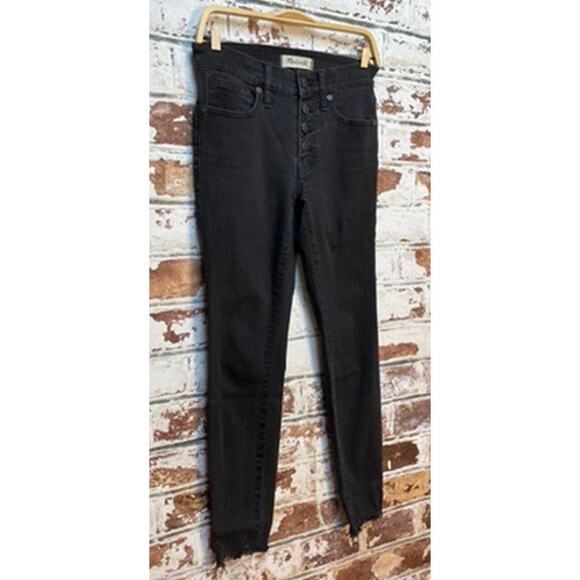 Madewell Petite 9" Mid-Rise Skinny Jean in Berkeley Black Button-Through Edition - Picture 6 of 16